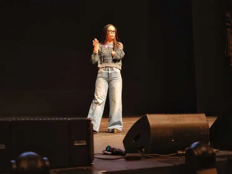Valentina Pitzalis sul palco del Teatro Arcimboldi di Milano