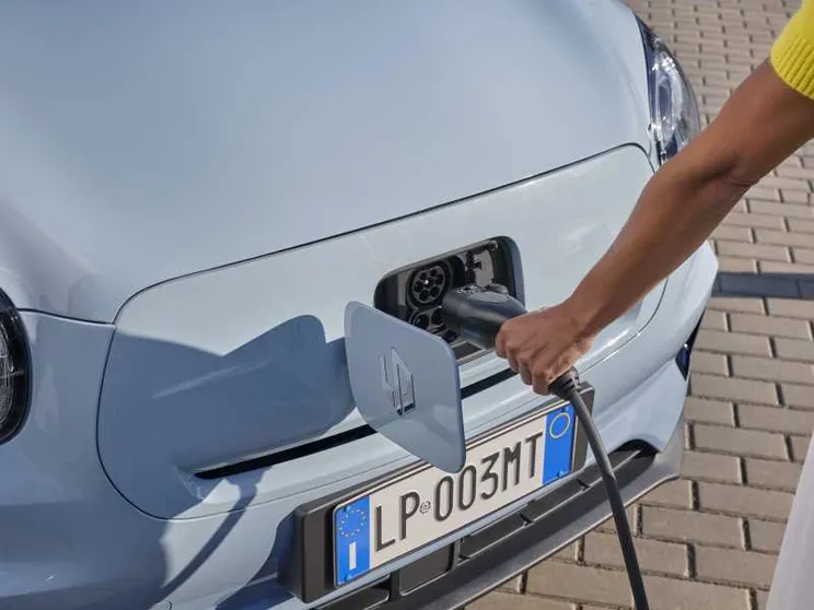 Pregi e difetti dell’elettrica in città. Ma i giovani che ne pensano?