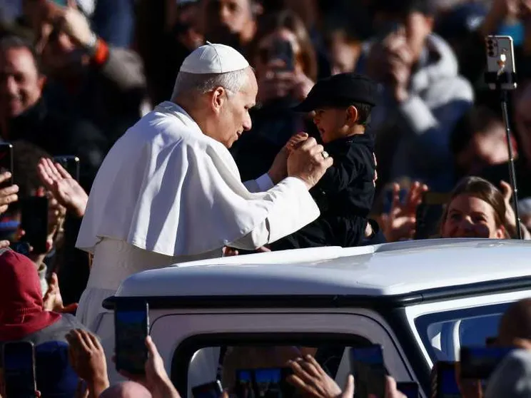 Il Papa: nessuno salva il mondo da solo. Dio potrebbe: ma vuole salvarlo con noi