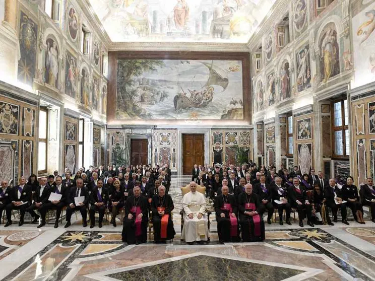 Non è il momento di mandare in pensione i diplomatici