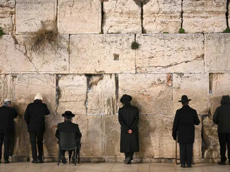 La preghiera davanti al Muro del pianto