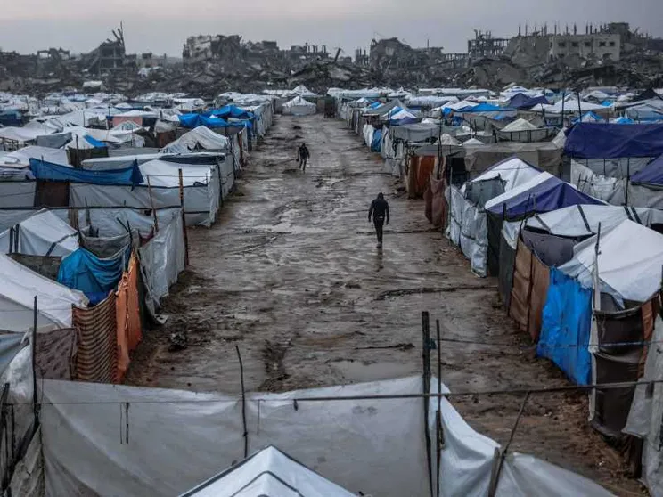 Macerie, distruzione, tende e fango: si presenta così il quartiere di Zeitun a Gaza City / ANSA