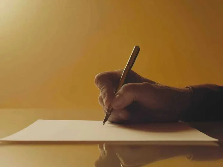 Esperimento: tu, la penna, un foglio. Da quanto tempo non scrivi una lettera?