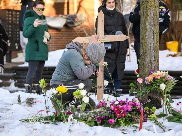 Agente anti-immigrazione uccide una donna, proteste nelle città Usa
