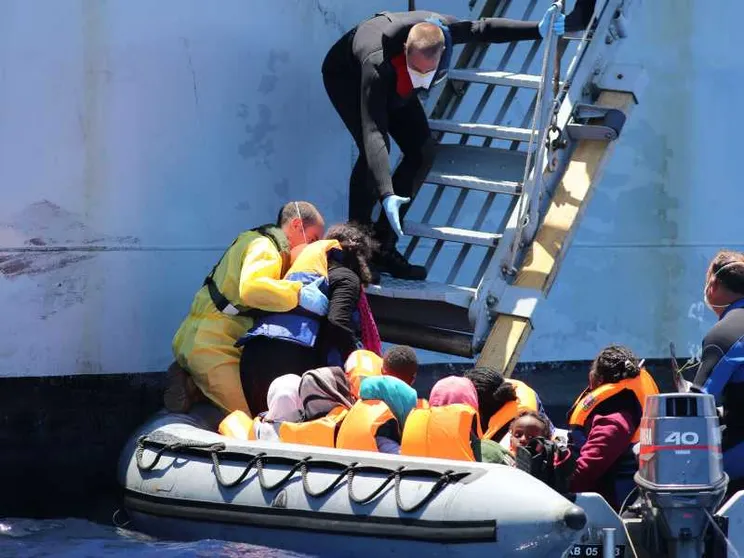 Mentre in Europa arrivano sempre meno migranti, in Italia restano stabili