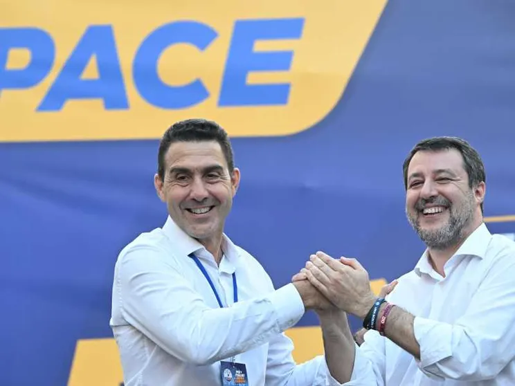 Un momento della manifestazione della Lega con Matteo Salvini e Roberto Vannacci in piazza Santi Apostoli a Roma