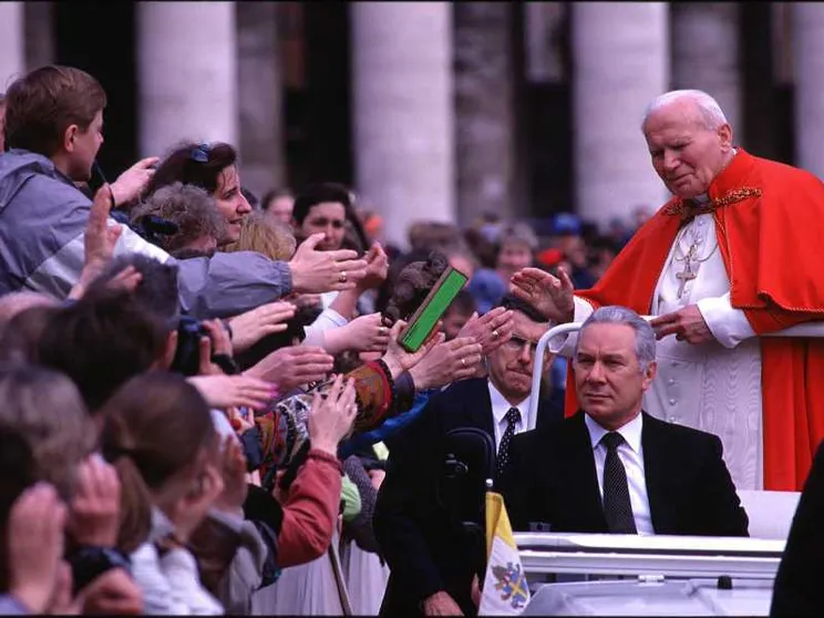 Angelo Gugel, l’ombra discreta di papa Wojtyla: lo stile del “servo buono e fedele”