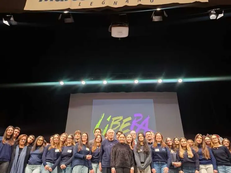 I ragazzi dell'Istituto Barbara Melzi con don Luigi Ciotti al Teatro Tirinnanzi di Legnano in occasione del primo anniversario del presidio di Libera costituito nella scuola e dedicato a Marcella Di Livrano