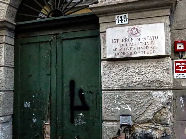 Metal detector a scuola: è arrivata la direttiva Piantedosi-Valditara