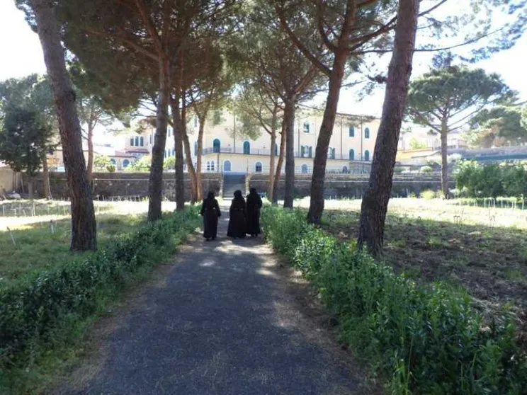 Un reato grave e il sabato (in monastero) per ricominciare