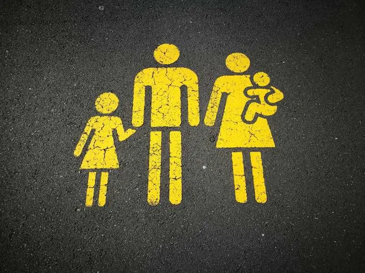 Un posteggio riservato alle famiglie in un supermercato