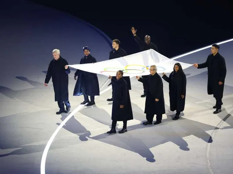Filippo Grandi (il primo portabandiera a sinistra) durante la Cerimonia inaugurale