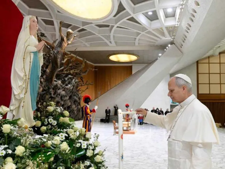 Il Papa: «La Parola di Dio è l'unica che viene incontro alla nostra sete di significato»