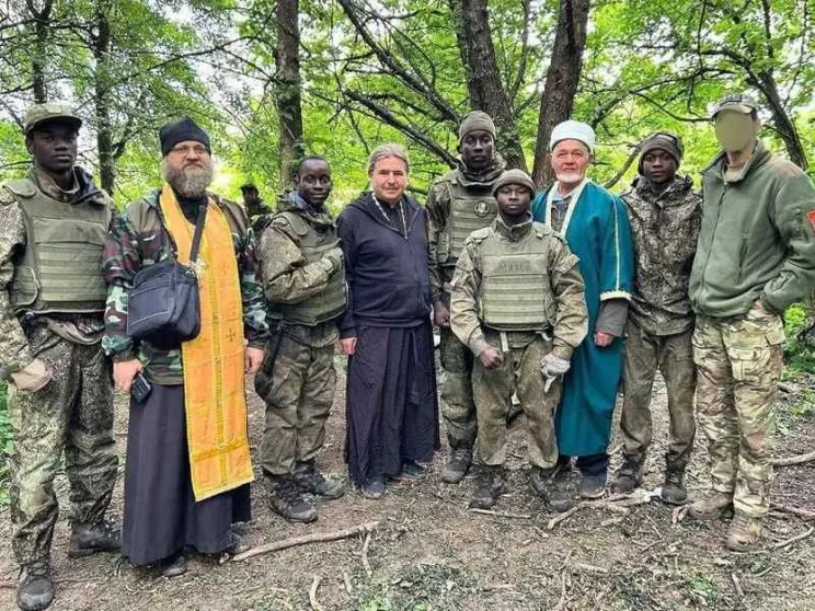 Centinaia di ragazzi africani combattono per la Russia in Ucraina: sono gli schiavi al fronte