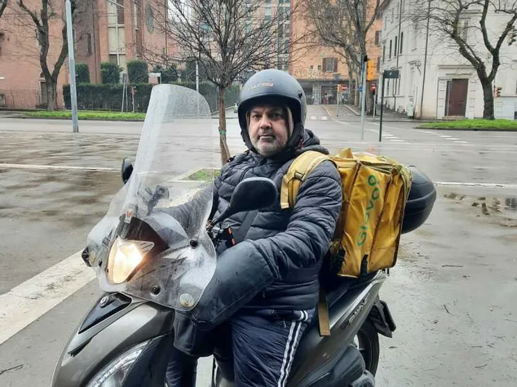 Ashfaq: «Io, rider per Glovo, chiedo di sapere quanto verrò pagato»