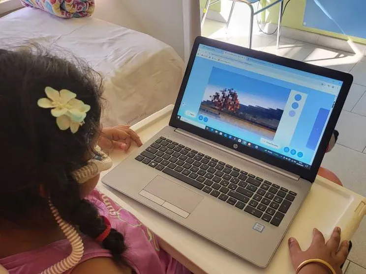 C'è una scuola che aiuta i bambini malati di cancro: «Studiare ci fa sentire “normali”»