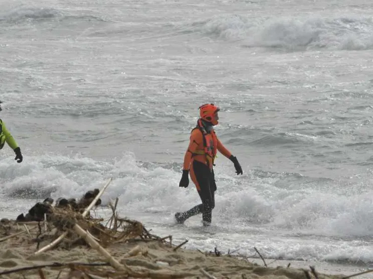 Cadaveri in mare, l'appello dalla Tunisia: «Aiutateci a identificare i corpi dei nostri cari»