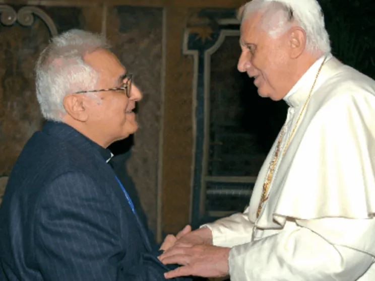 Don Curatola assieme a Benedetto XVI