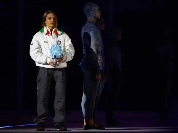 Lo spegnimento della fiamma olimpica tra le mani di Arianna Fontana