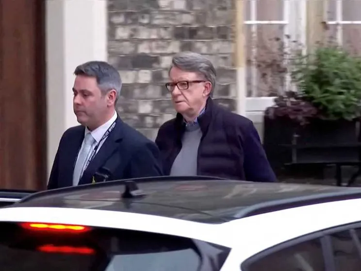 Scandalo Epstein, rilasciato su cauzione l'ex ambasciatore Mandelson