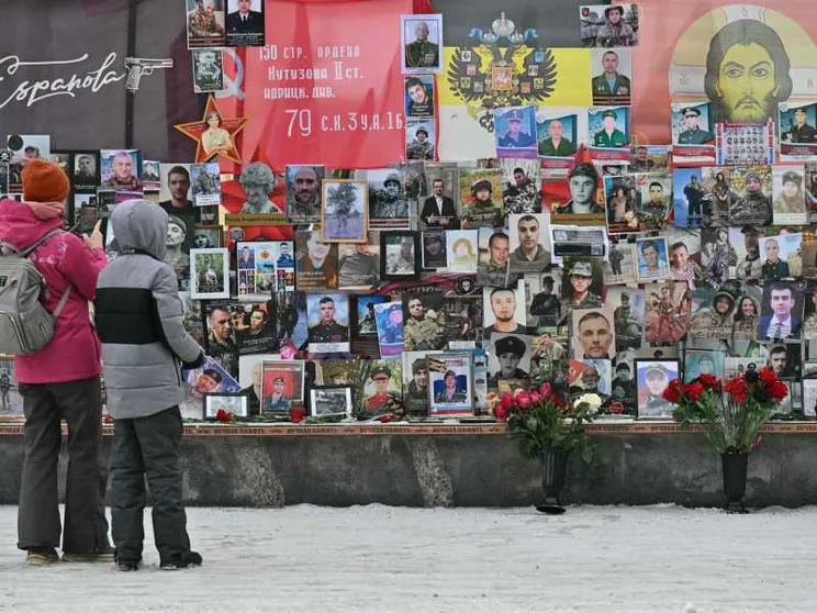 Anche per i russi sono 4 anni di guerra: più crematori, meno soldi e tanta paura