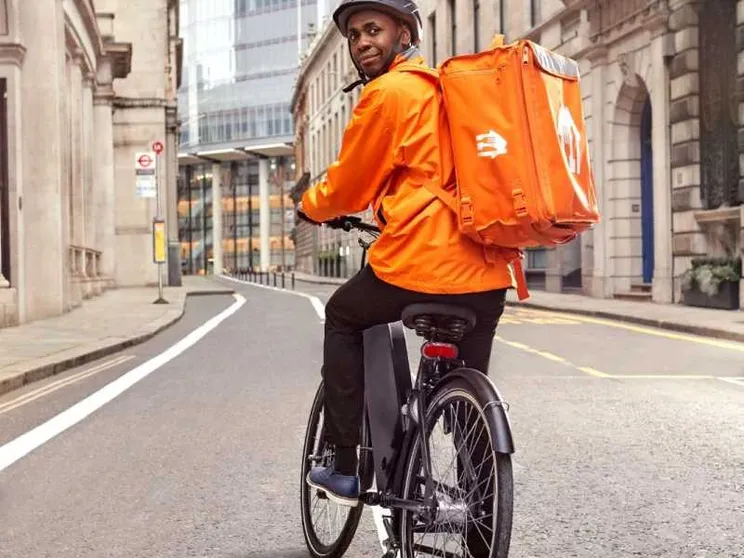 Un giusto contratto per i rider è possibile. «Cerchiamo una soluzione adatta a tutti»