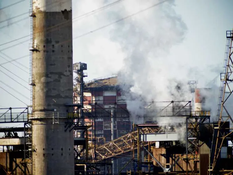Il Tribunale di Milano pronto a bloccare la produzione a caldo nell'ex Ilva: salute in pericolo