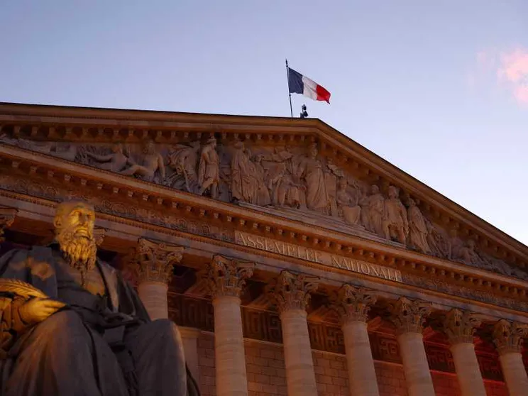 Cure palliative: la Francia approva la legge (ma non il “diritto”)