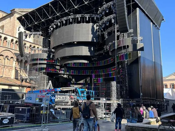 Perché l'arcidiocesi di Ferrara considera il maxi palco e i concerti «una scelta irrispettosa»