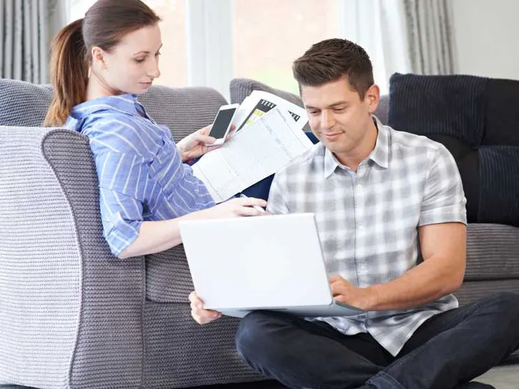 Lo smart working fa nascere più figli dei bonus. Perché impedirlo?