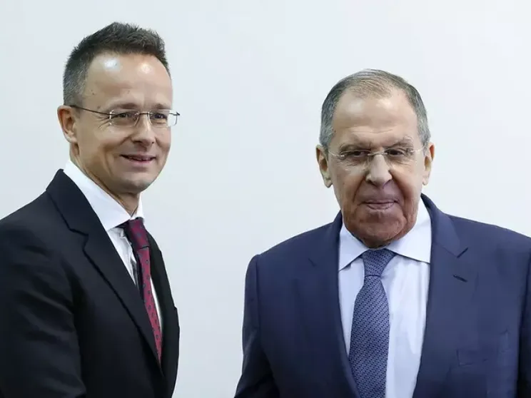C'è una “talpa” di Mosca nell’Ue: l'Ungheria ammette i contatti segreti con la Russia