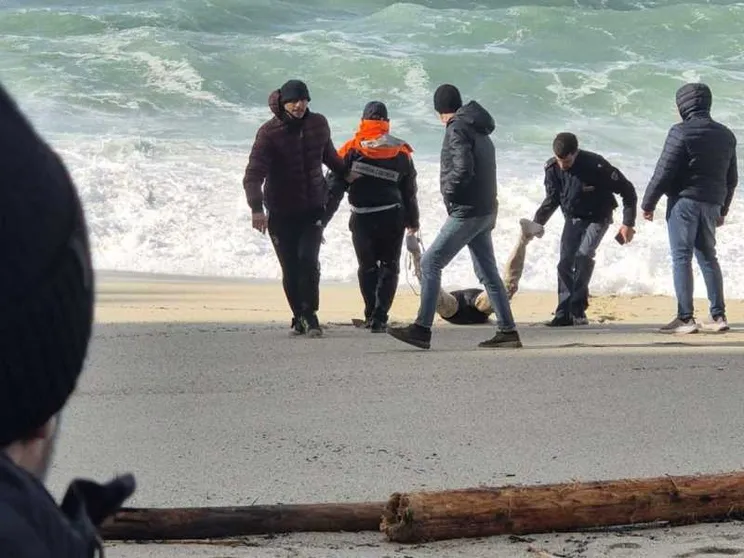 La classe e quel cadavere avvistato in mare: «Lezione che non si dimentica»