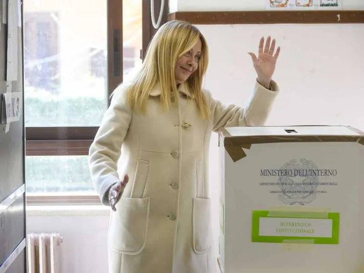 Meloni, un vertice a cena per la legge elettorale. E si apre il fronte imprese