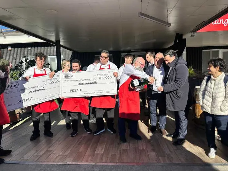 L'assegno (a sorpresa) per i ragazzi di PizzAut: 300mila dollari da Hilton
