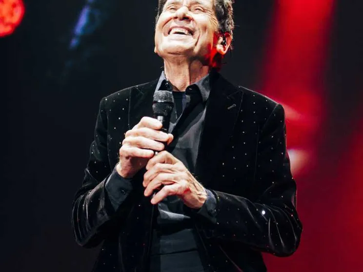 Gianni Morandi:  «In tour pensando alla pace»