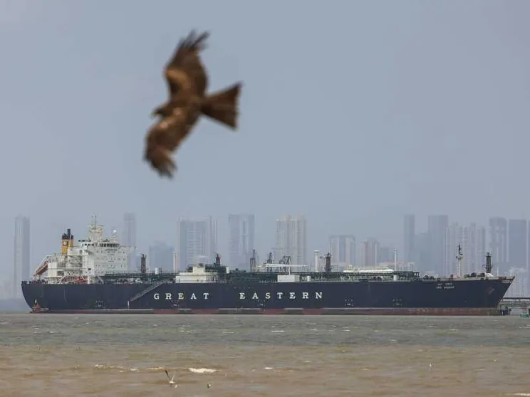 La nave mercantile battente bandiera indiana Jag Vasant arriva al porto di Mumbai, in India, dopo aver attraverso lo Stretto di Hormuz