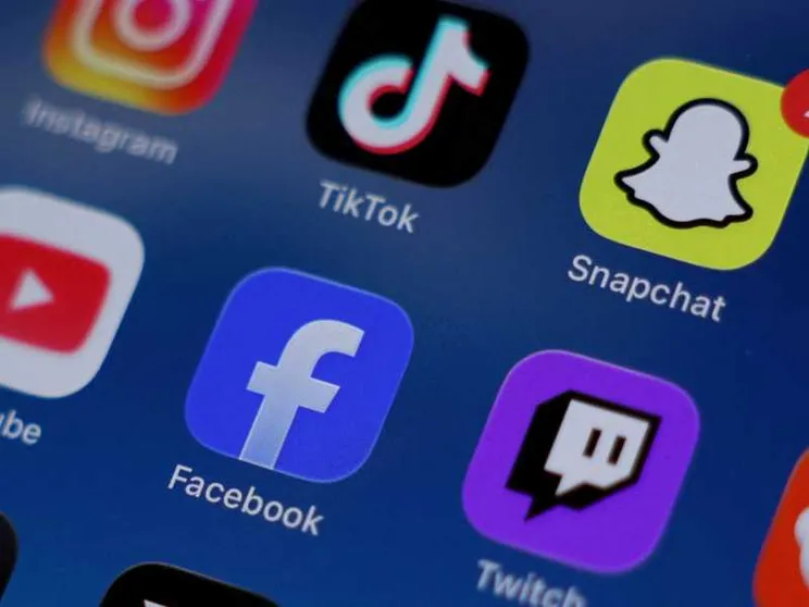 Dal 2027 anche in Grecia vietati i social ai minori di 15 anni