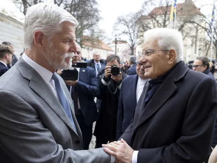 Mattarella difende l’Ue e la Nato: «Essenziali per equilibri globali»