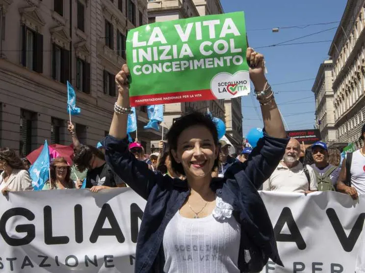 Il “turismo abortivo”:  la scelta di una società perdente