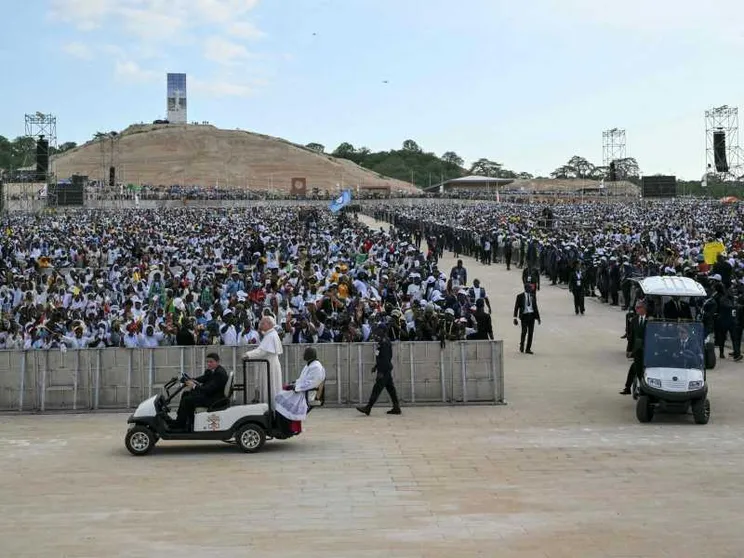 Dall’Angola l’appello del Papa per la pace nel mondo: «È l’amore che deve trionfare, non la guerra»