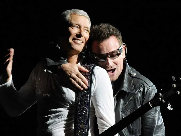 La svolta di Adam Clayton degli U2: «Così ho riportato Dio nella mia vita»