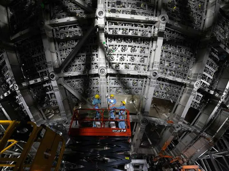 La Cina ha costruito il più grande rivelatore sferico trasparente al mondo a 700 metri di profondità