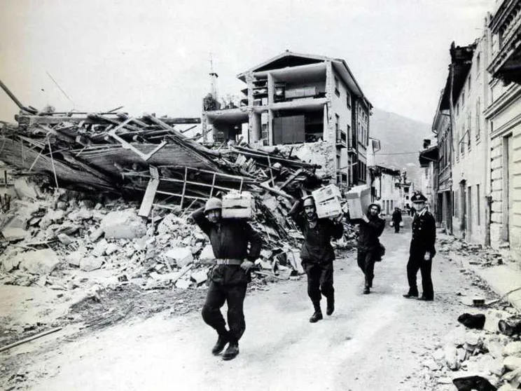La scossa, i morti, i volontari, la ricostruzione: il Friuli ricorda il terremoto 50 anni dopo