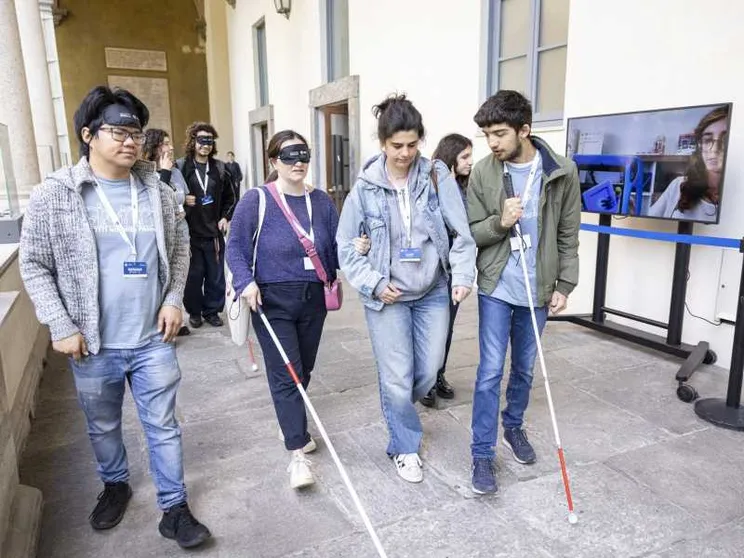 «Mettetevi nei nostri panni»: centinaia di studenti "alla prova" della disabilità