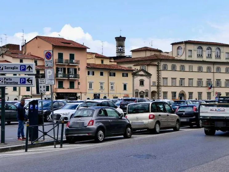 Giovane accoltellato in pieno centro da un sedicenne: cos'è successo a Prato
