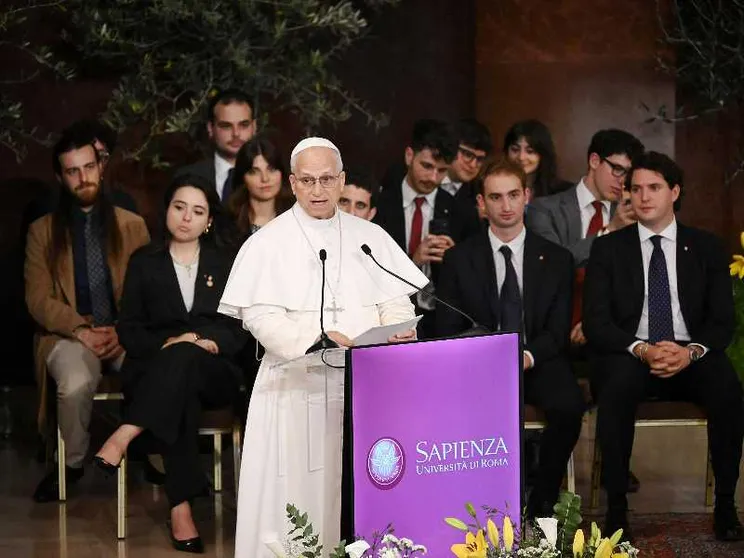 Il Papa all’università La Sapienza: «Non si chiami difesa il riarmo dell’Europa»