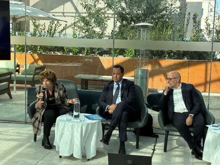 L’assessora ai Lavori pubblici di Roma Capitale, Ornella Segnalini; Marco Rago, consigliere giuridico del ministero degli Esteri; Emilio Ciarlo (One Water)