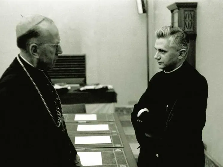 18 novembre 1965. La Chiesa? Non insegna la Parola, la ascolta