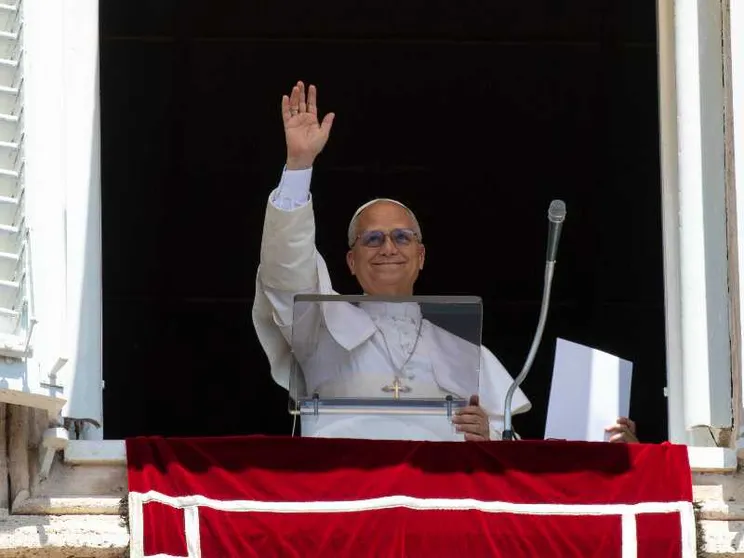 Leone XIV al Regina Caeli di ieri, 17 maggio. Lunedì prossimo verrà presentata la sua prima enciclica, Magnifica humanitas / VATICAN MEDIA