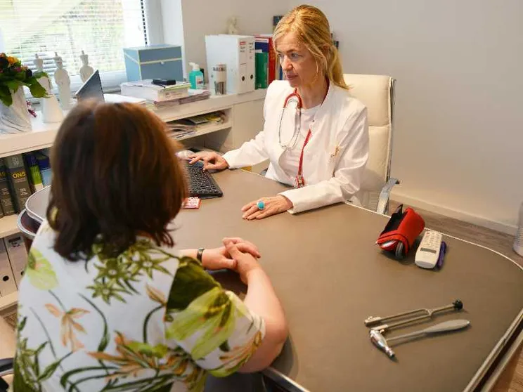 Orari di lavoro, presenza sul territorio, stipendi: quale futuro per i medici di base?